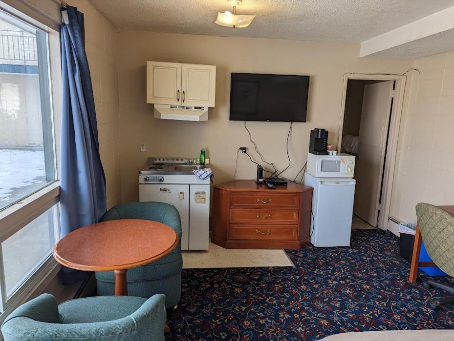 Matador Motel Drayton Valley Exterior photo